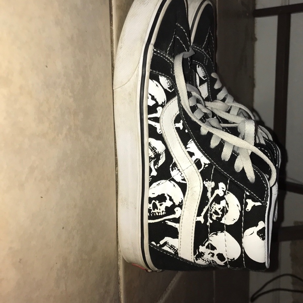 Selling shoes - Picture 2 of 5